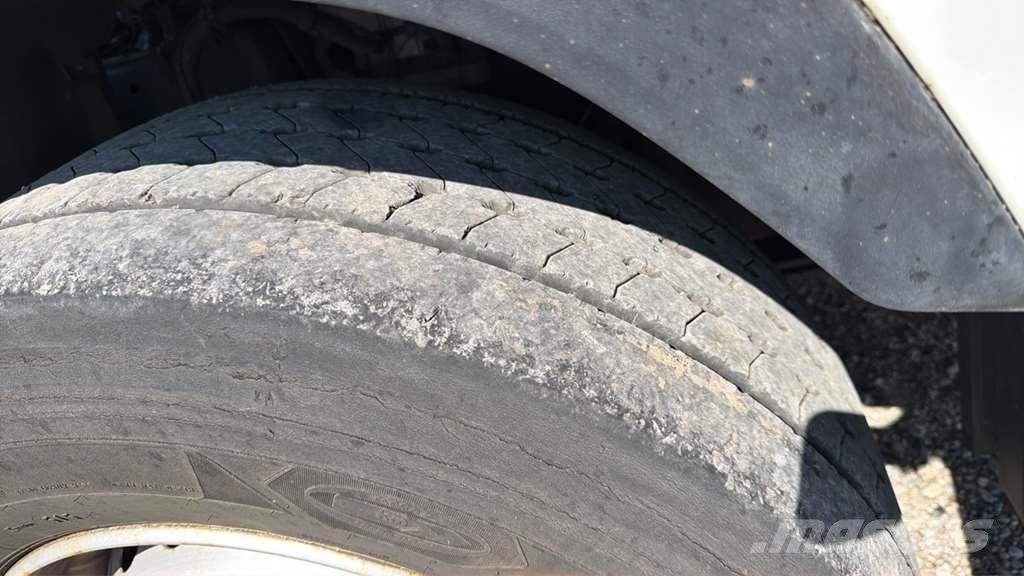 DAF XG 480FT شاحنات بمقصورة وهيكل