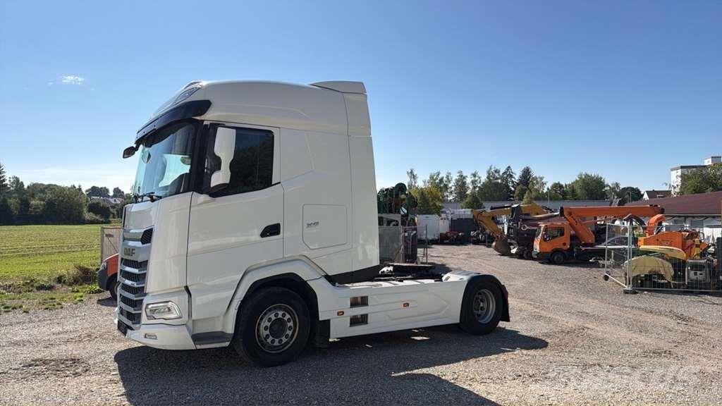 DAF XG 480FT شاحنات بمقصورة وهيكل