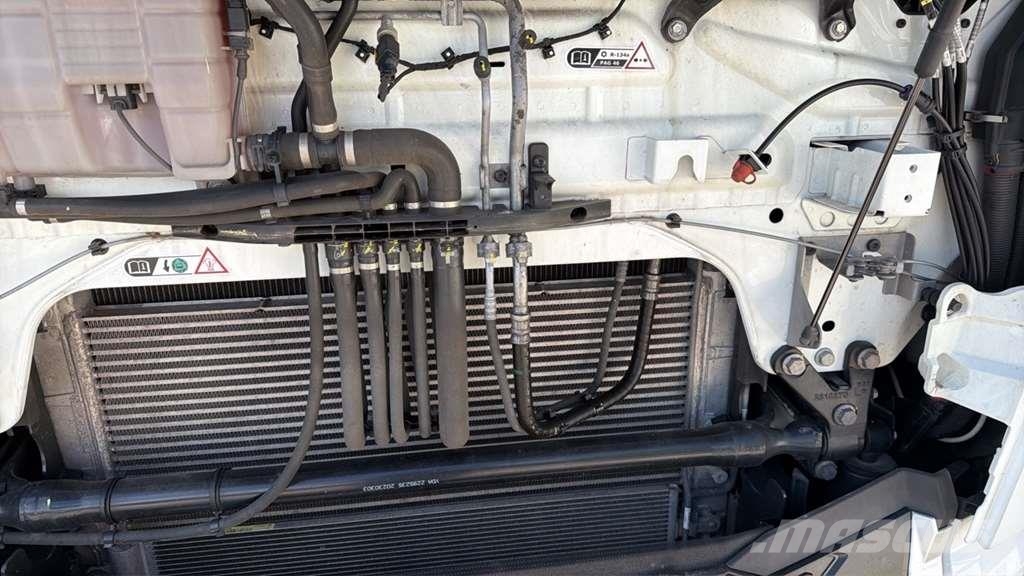 DAF XG 480FT شاحنات بمقصورة وهيكل