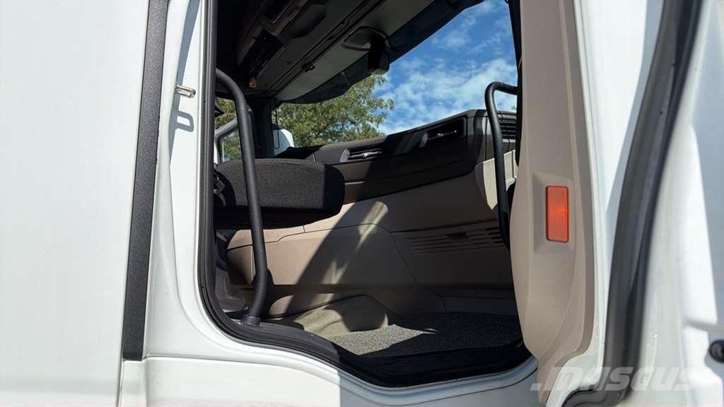 DAF XG 480FT شاحنات بمقصورة وهيكل