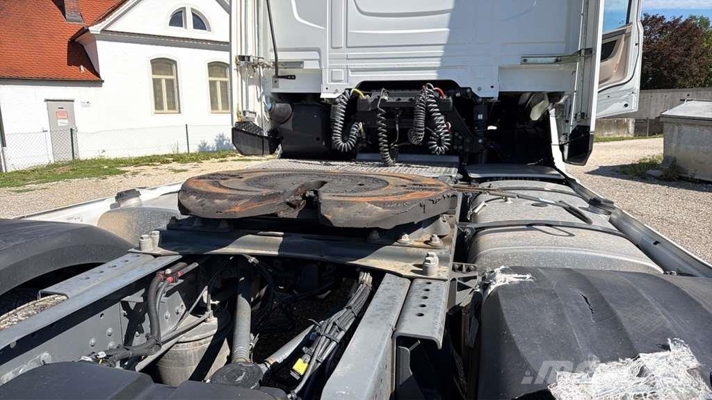 DAF XG 480FT شاحنات بمقصورة وهيكل