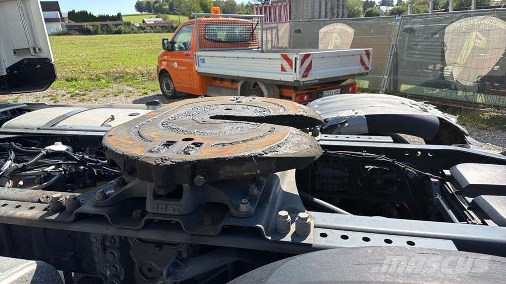 DAF XG 480FT شاحنات بمقصورة وهيكل