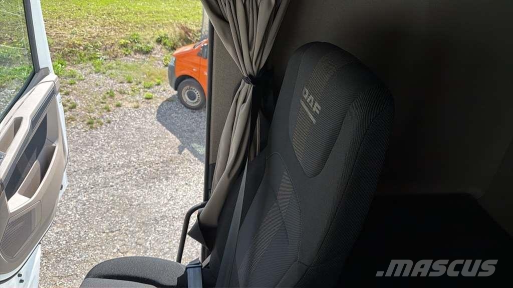 DAF XG 480FT شاحنات بمقصورة وهيكل