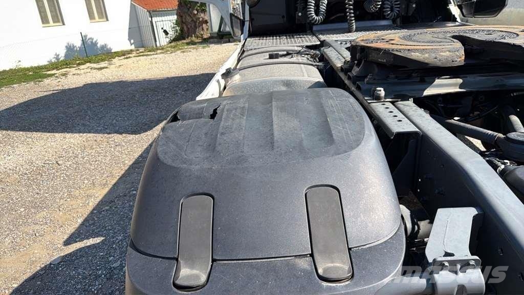 DAF XG 480FT شاحنات بمقصورة وهيكل
