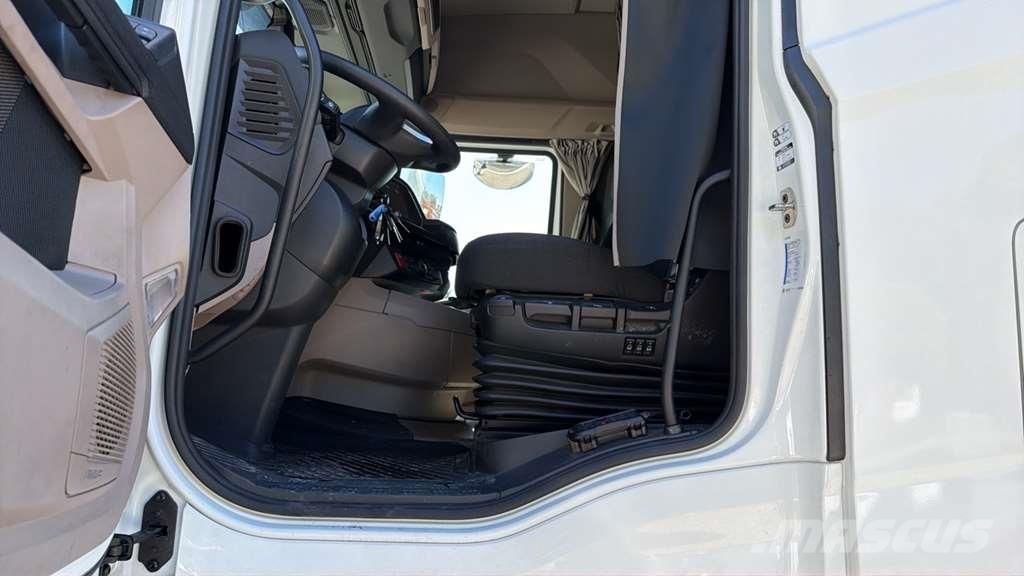 DAF XG 480FT شاحنات بمقصورة وهيكل