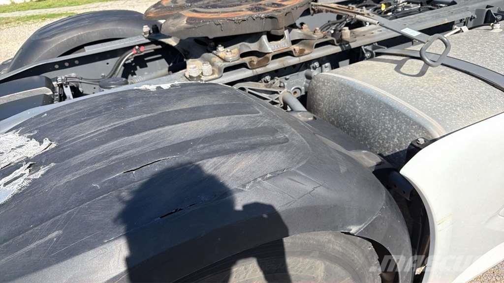 DAF XG 480FT شاحنات بمقصورة وهيكل