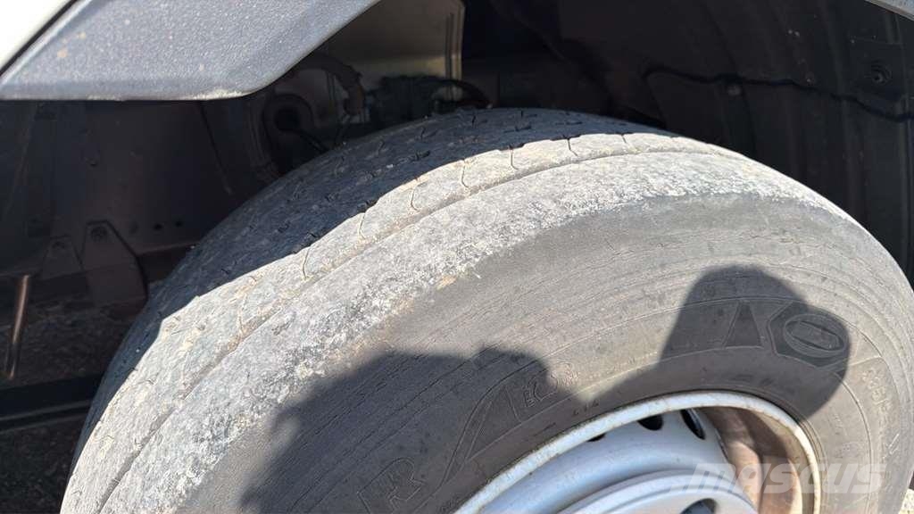DAF XG 480FT شاحنات بمقصورة وهيكل
