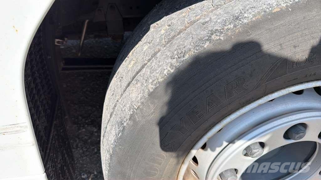 DAF XG 480FT شاحنات بمقصورة وهيكل