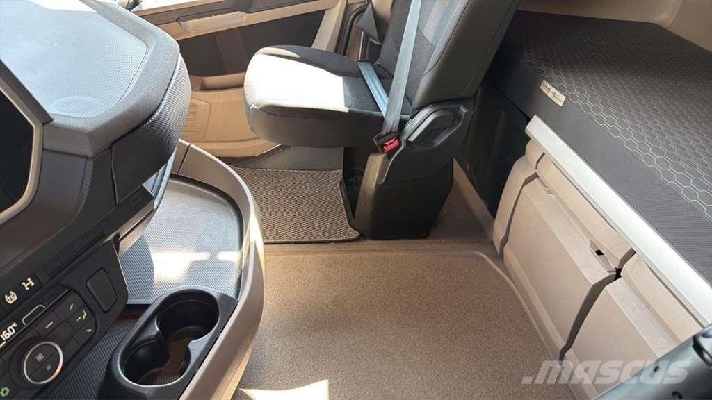 DAF XG 480FT شاحنات بمقصورة وهيكل