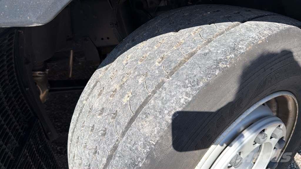 DAF XG 480FT شاحنات بمقصورة وهيكل