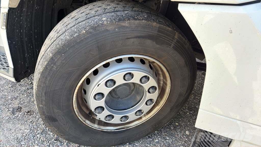 DAF XG 480FT شاحنات بمقصورة وهيكل