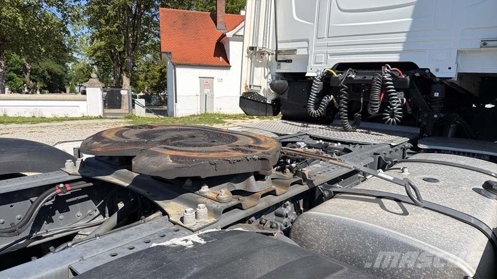 DAF XG 480FT شاحنات بمقصورة وهيكل