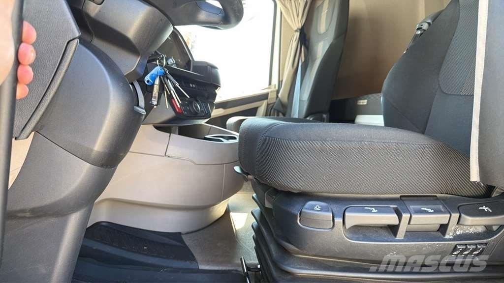 DAF XG 480FT شاحنات بمقصورة وهيكل