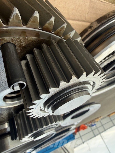 ZF 2HL-290 USED PARTS Transmisija