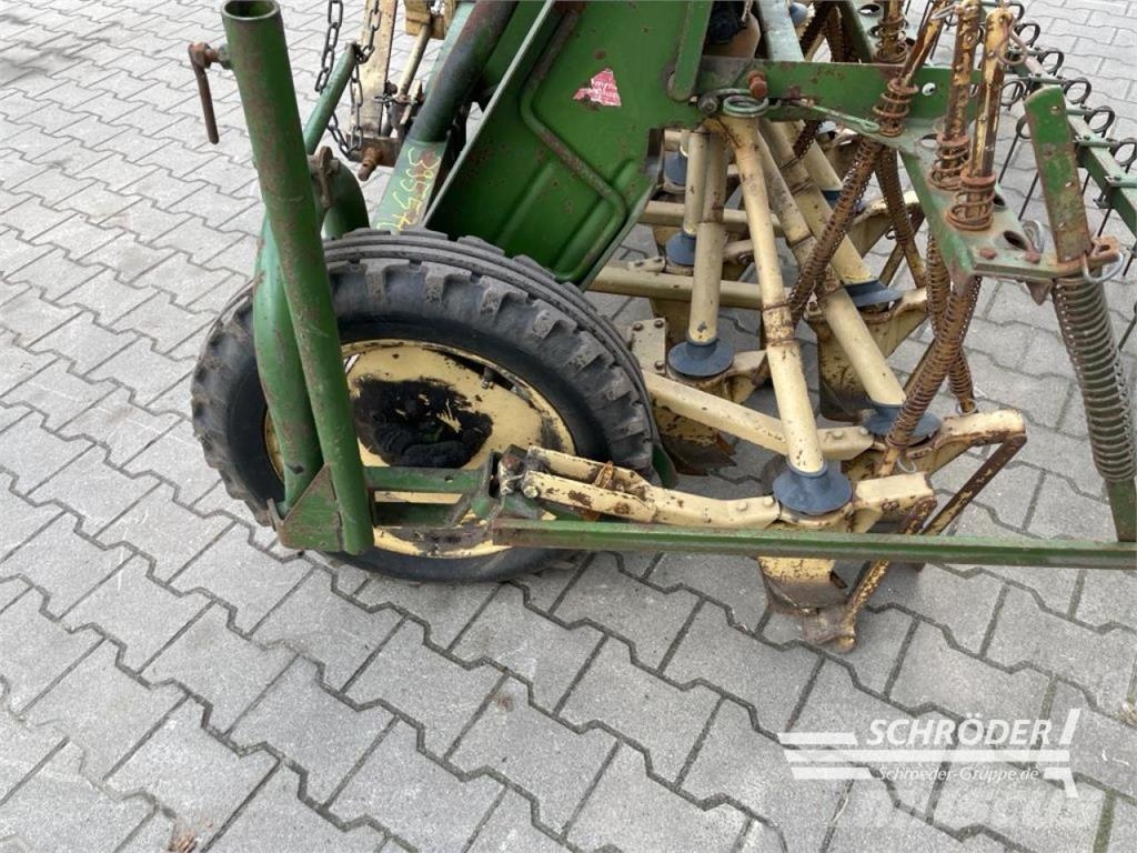 Amazone D4-25 Mechanické sejačky