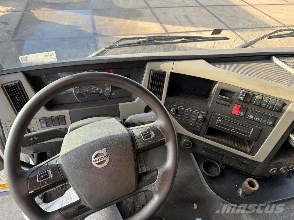 Volvo FM460 8X2 EURO 6 + 24.000 LITERS TANK + 5 COMPARTI Tartályos teherautók