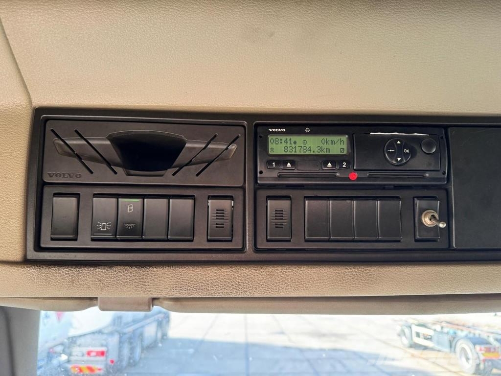 Volvo FM460 8X2 EURO 6 + 24.000 LITERS TANK + 5 COMPARTI Tartályos teherautók