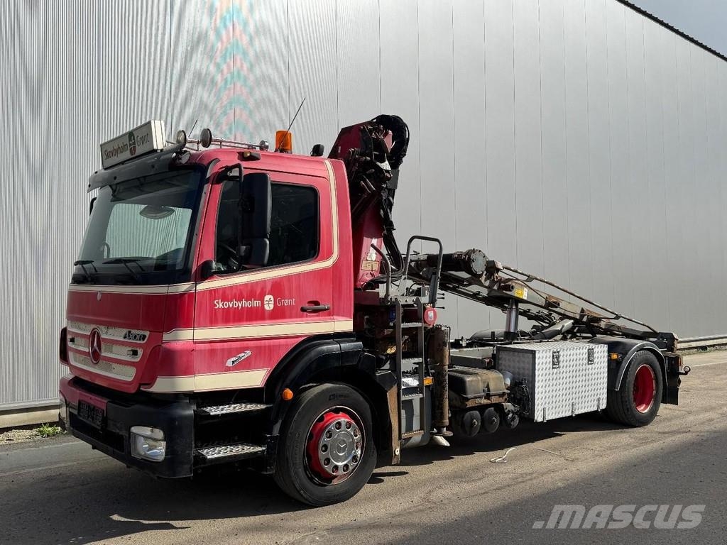 Mercedes-Benz AXOR 1829 4X2 + HMF 1560K4 + CABLELIFT + REMOTE CO Treileri ar āķi