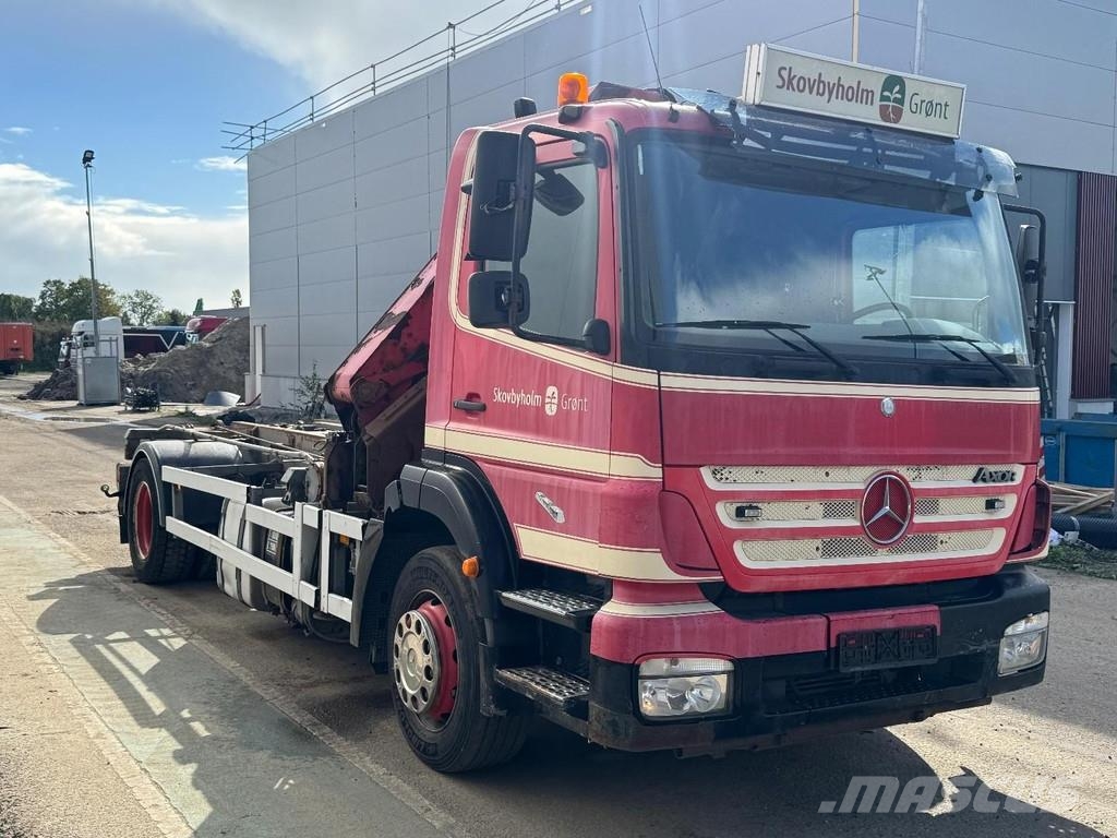 Mercedes-Benz AXOR 1829 4X2 + HMF 1560K4 + CABLELIFT + REMOTE CO Treileri ar āķi