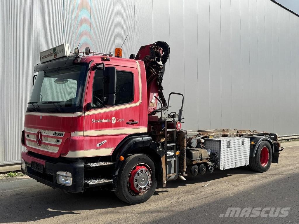 Mercedes-Benz AXOR 1829 4X2 + HMF 1560K4 + CABLELIFT + REMOTE CO Treileri ar āķi