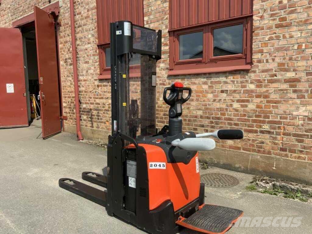 BT SPE 120 L Zelfrijdende stapelaars