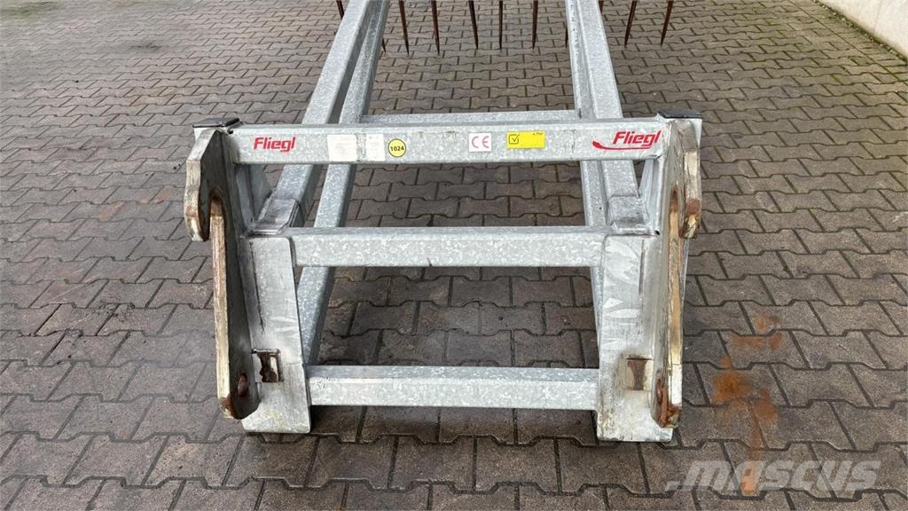 Fliegl SILOPRATZE 3000 MM Сельхозтехника - Другие