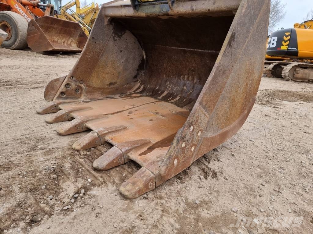 JCB JS 330 LC Rupsgraafmachines