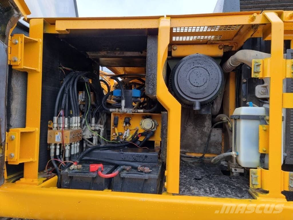 JCB JS 330 LC Rupsgraafmachines