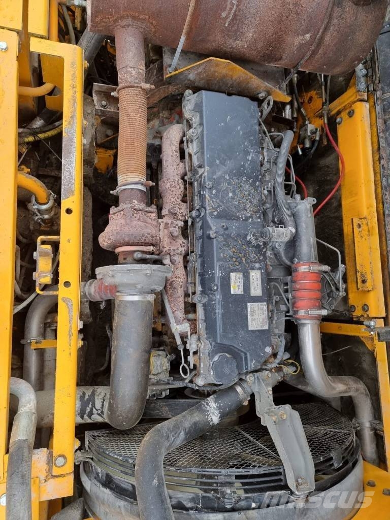 JCB JS 330 LC Rupsgraafmachines