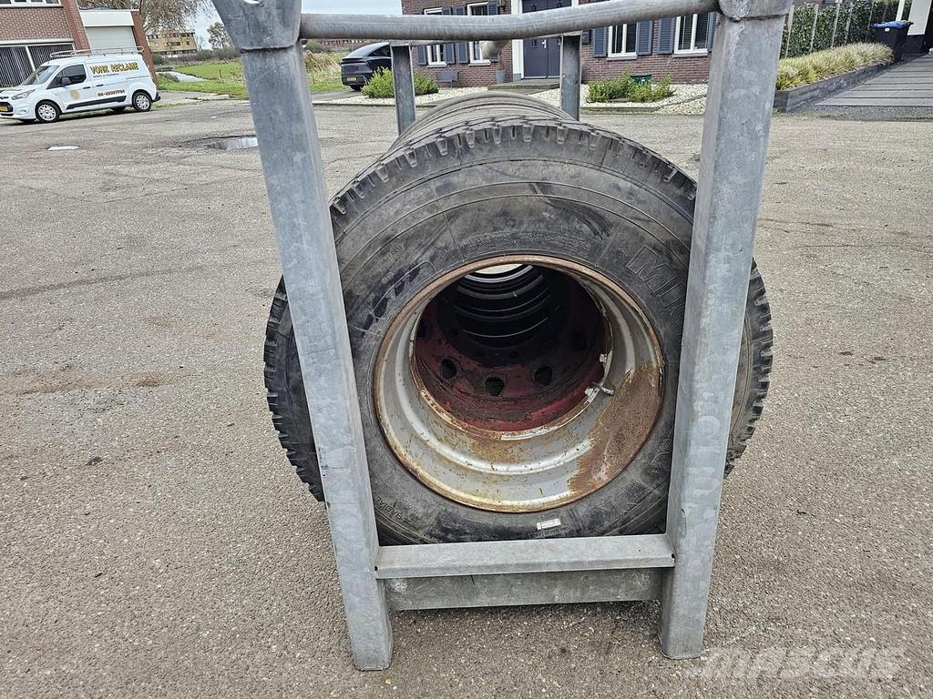 Michelin 11 X 22.5 Llantas