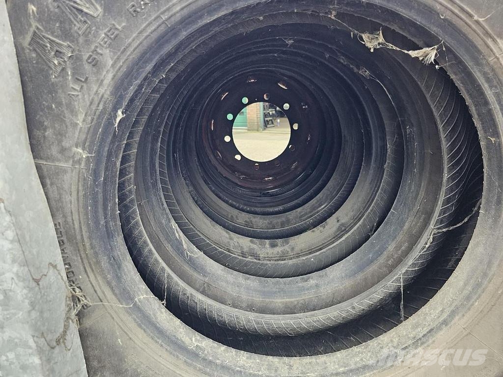 Michelin 11 X 22.5 Llantas