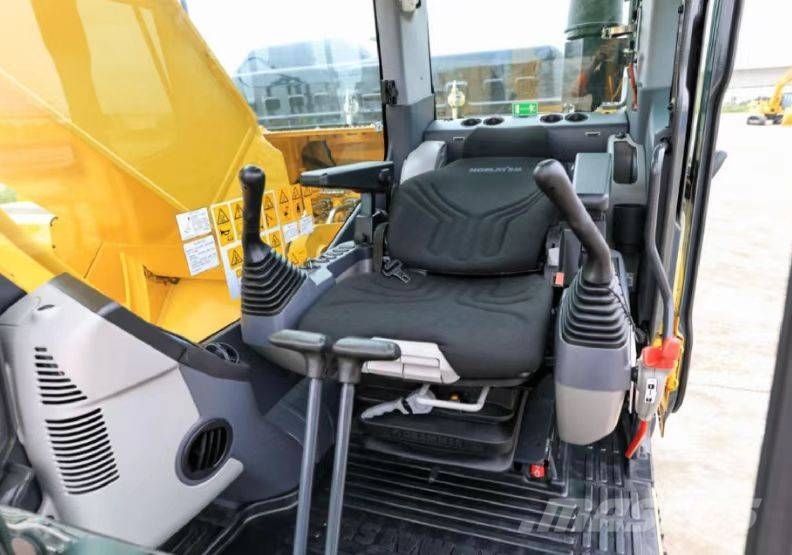 Komatsu PC 240 LC-11 Vikšriniai ekskavatoriai