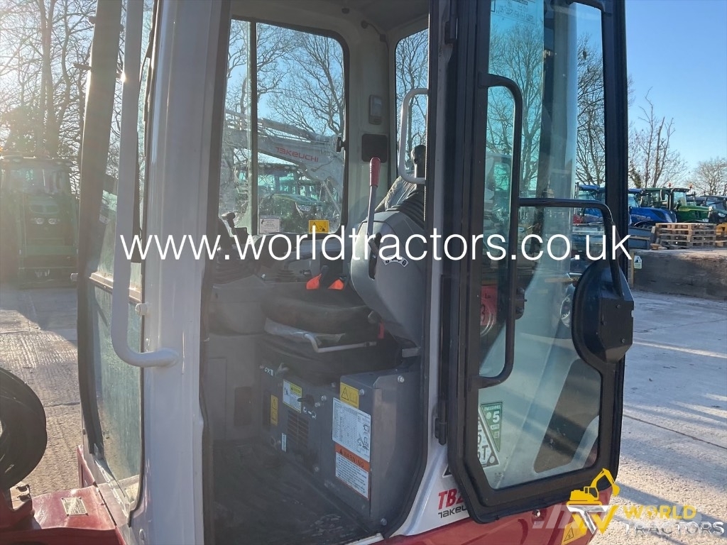 Takeuchi TB 225 Minigravere <7t