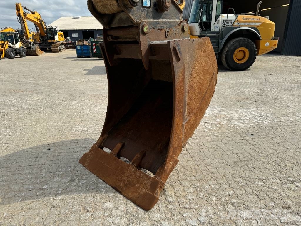 Liebherr R946 LC Kāpurķēžu ekskavatori