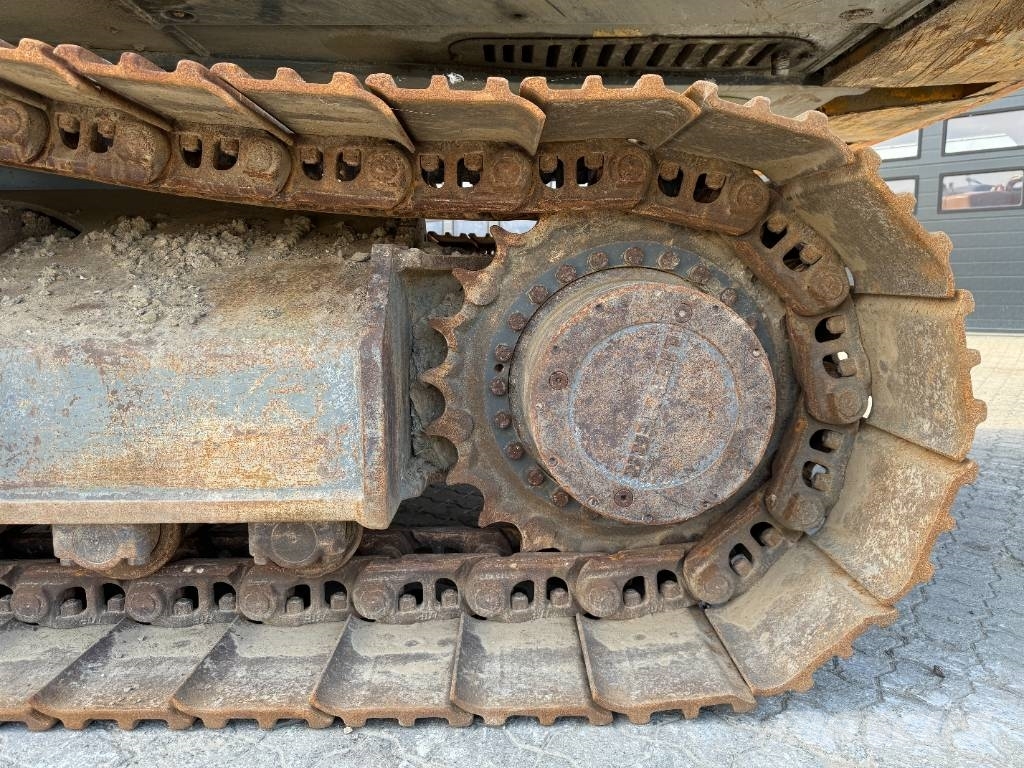 Liebherr R946 LC Kāpurķēžu ekskavatori