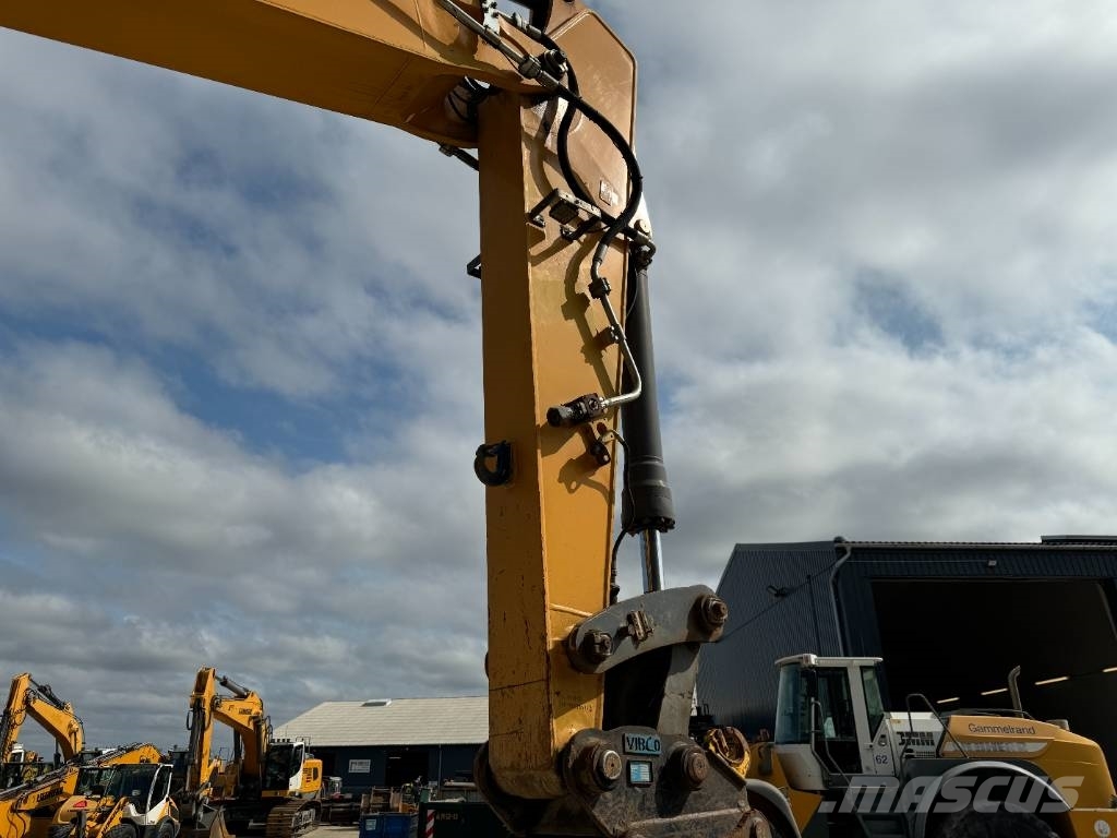 Liebherr R946 LC Kāpurķēžu ekskavatori