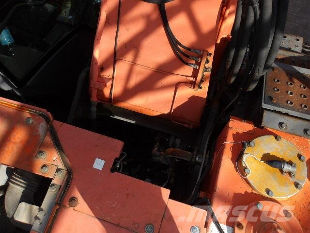 Hitachi ZX225 Bagri goseničarji