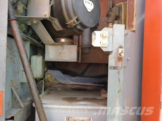 Hitachi ZX225 Bagri goseničarji