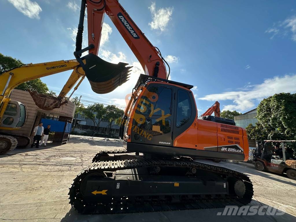 Doosan DX 225 LC Excavadoras sobre orugas