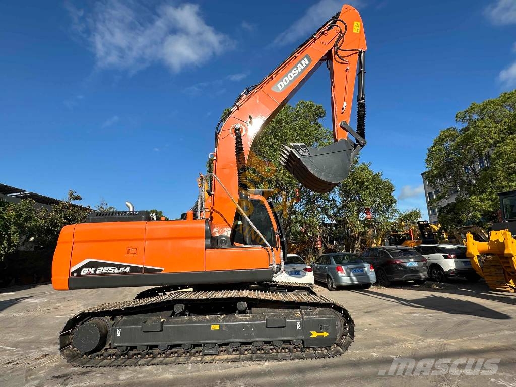 Doosan DX 225 LC Excavadoras sobre orugas