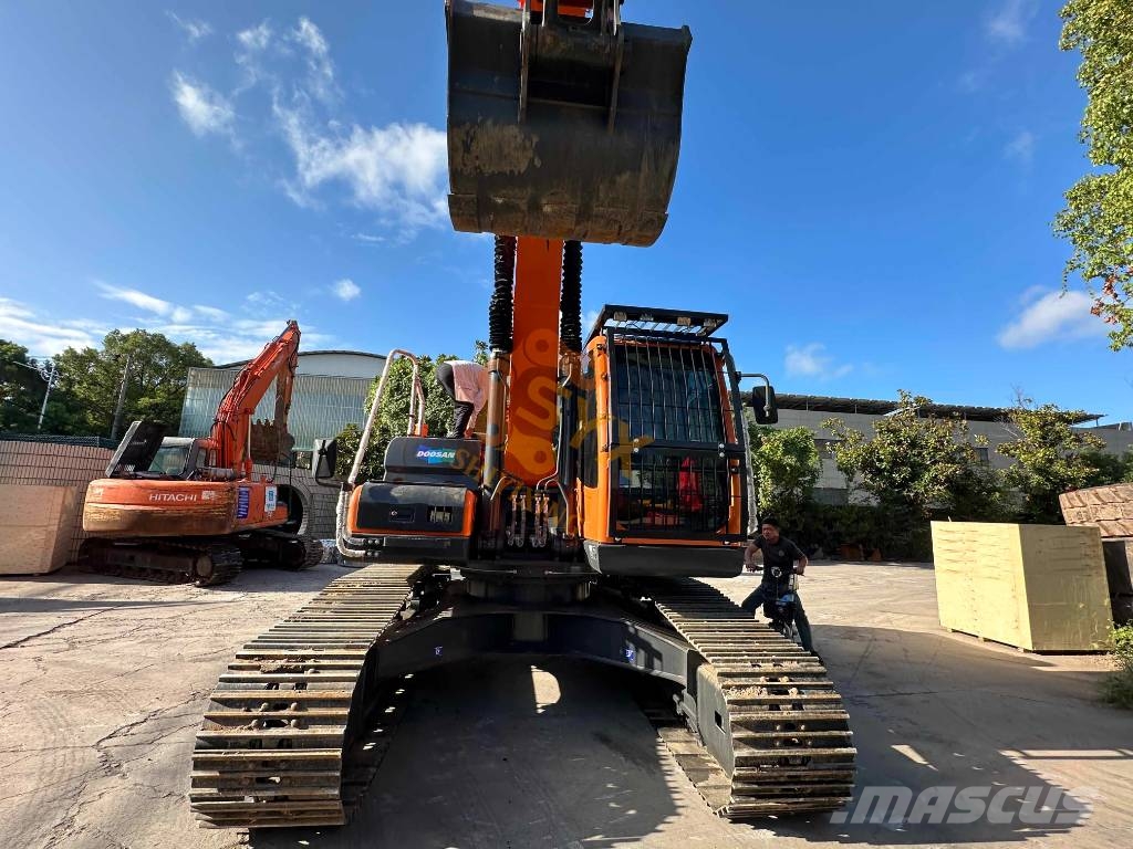 Doosan DX 225 LC Excavadoras sobre orugas