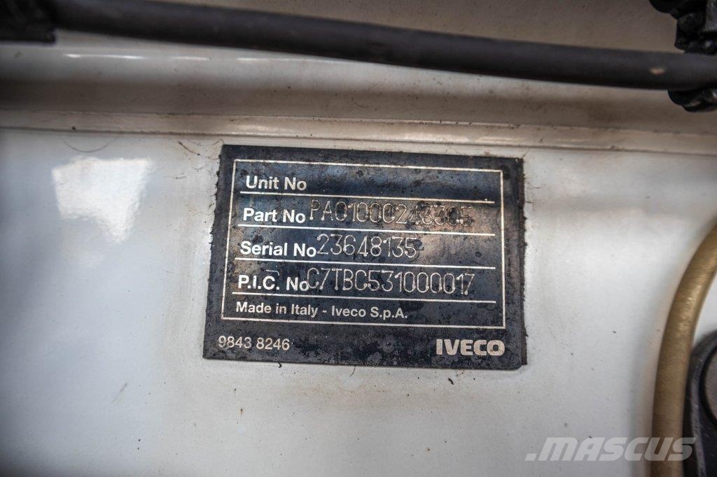 Iveco EUROCARGO 160E25 Camiones de caja de lona
