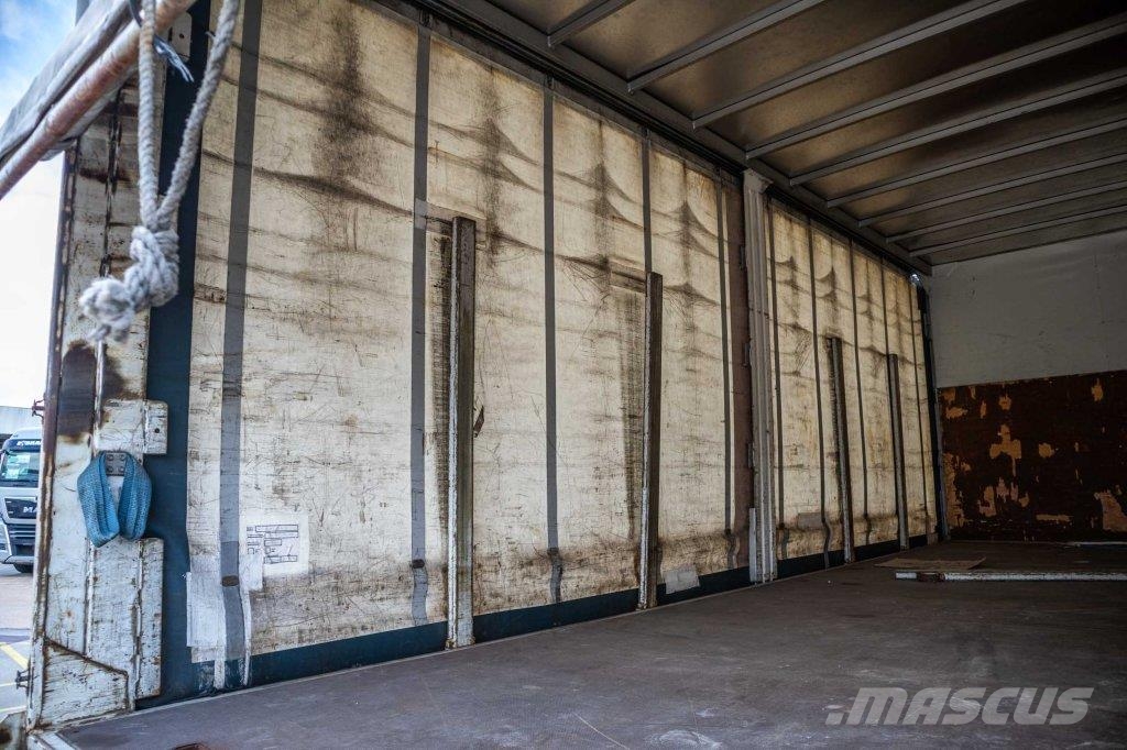 Iveco EUROCARGO 160E25 Camiones de caja de lona