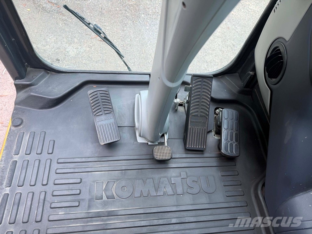 Komatsu PW 148-11  휠 굴삭기