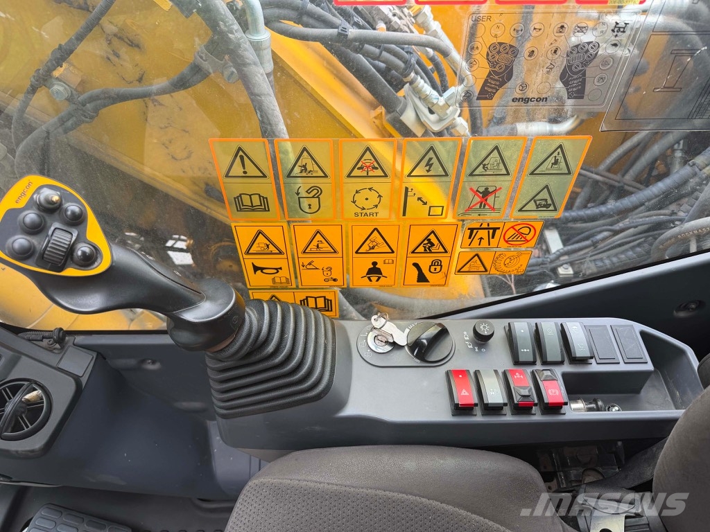 Komatsu PW 148-11  휠 굴삭기