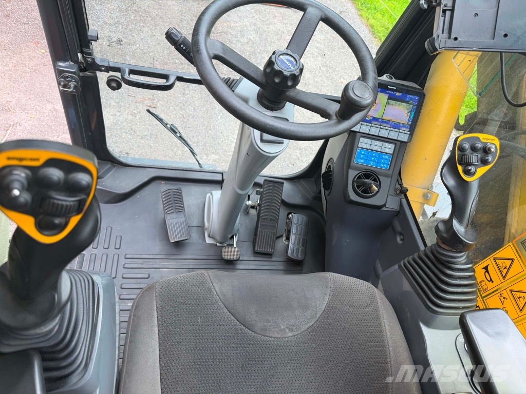 Komatsu PW 148-11  휠 굴삭기