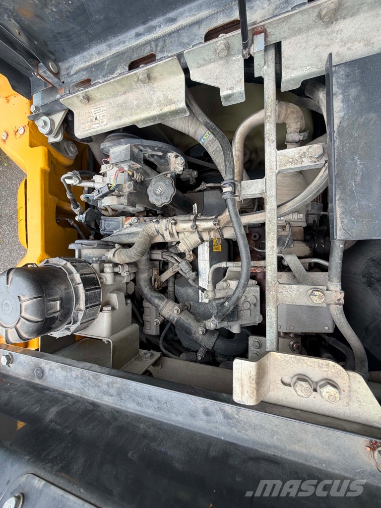 Komatsu PW 148-11  휠 굴삭기