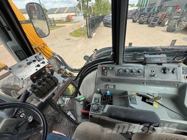 Valtra 8150 hitech met Bos maaiarm met klepelmaaier 拖拉机/农用车