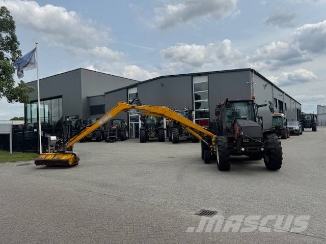 Valtra 8150 hitech met Bos maaiarm met klepelmaaier 拖拉机/农用车