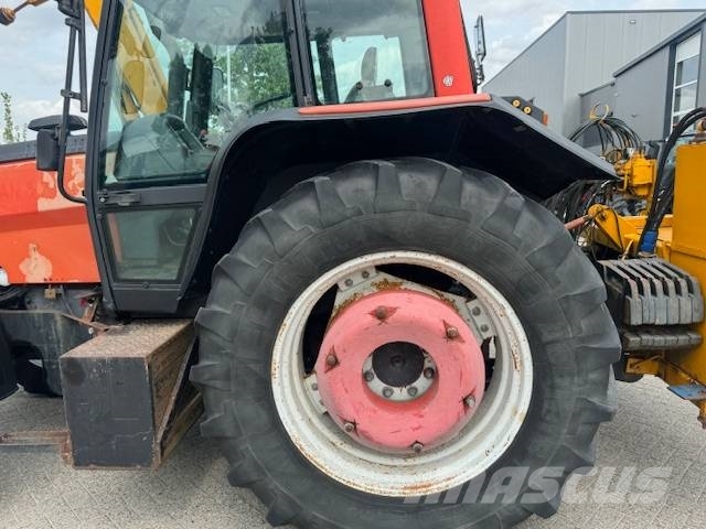 Valtra 8150 hitech met Bos maaiarm met klepelmaaier 拖拉机/农用车